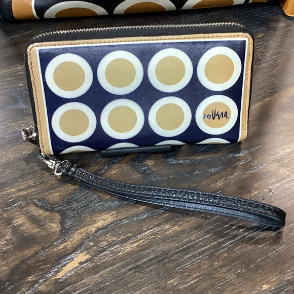 Brighton Vera Collection Mod Tech Wallet - Picture 1 of 11